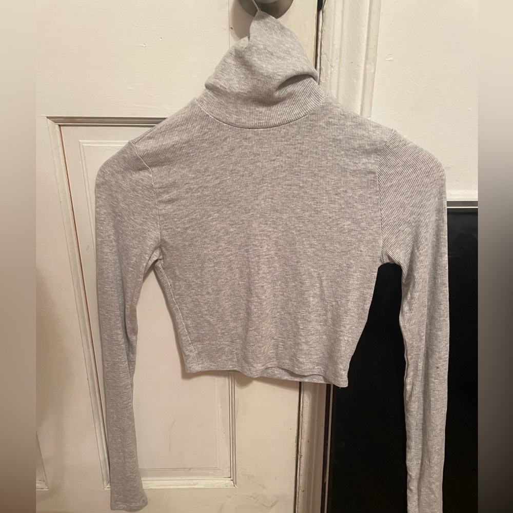 Grey turtle neck crop top/ size XS from garage